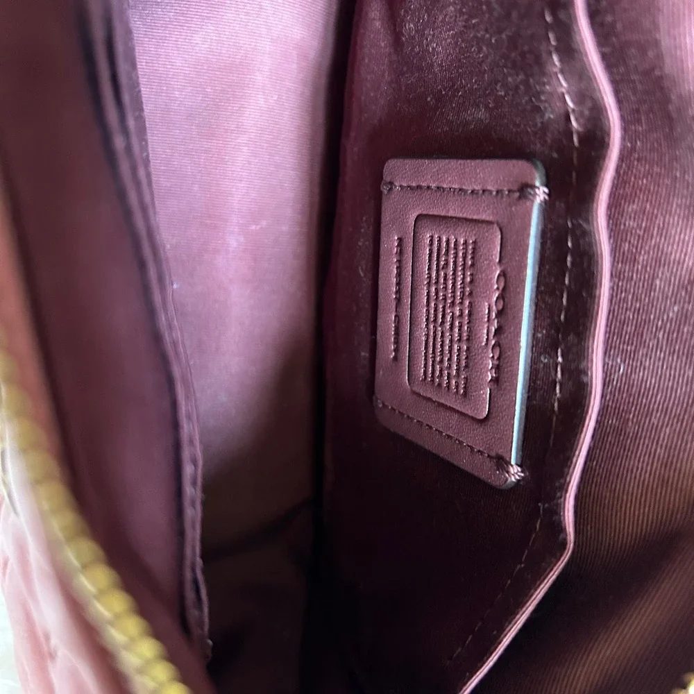 Coach Teri Pink Signature Leather Shoulder Bag Excellent